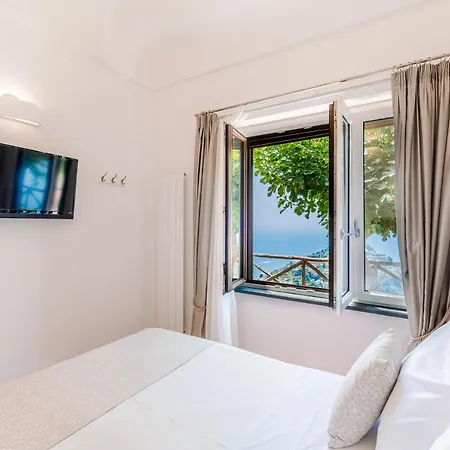 Monte Brusara Relais לינה וארוחת בוקר 3*