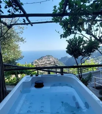 לינה וארוחת בוקר Monte Brusara Relais 3*